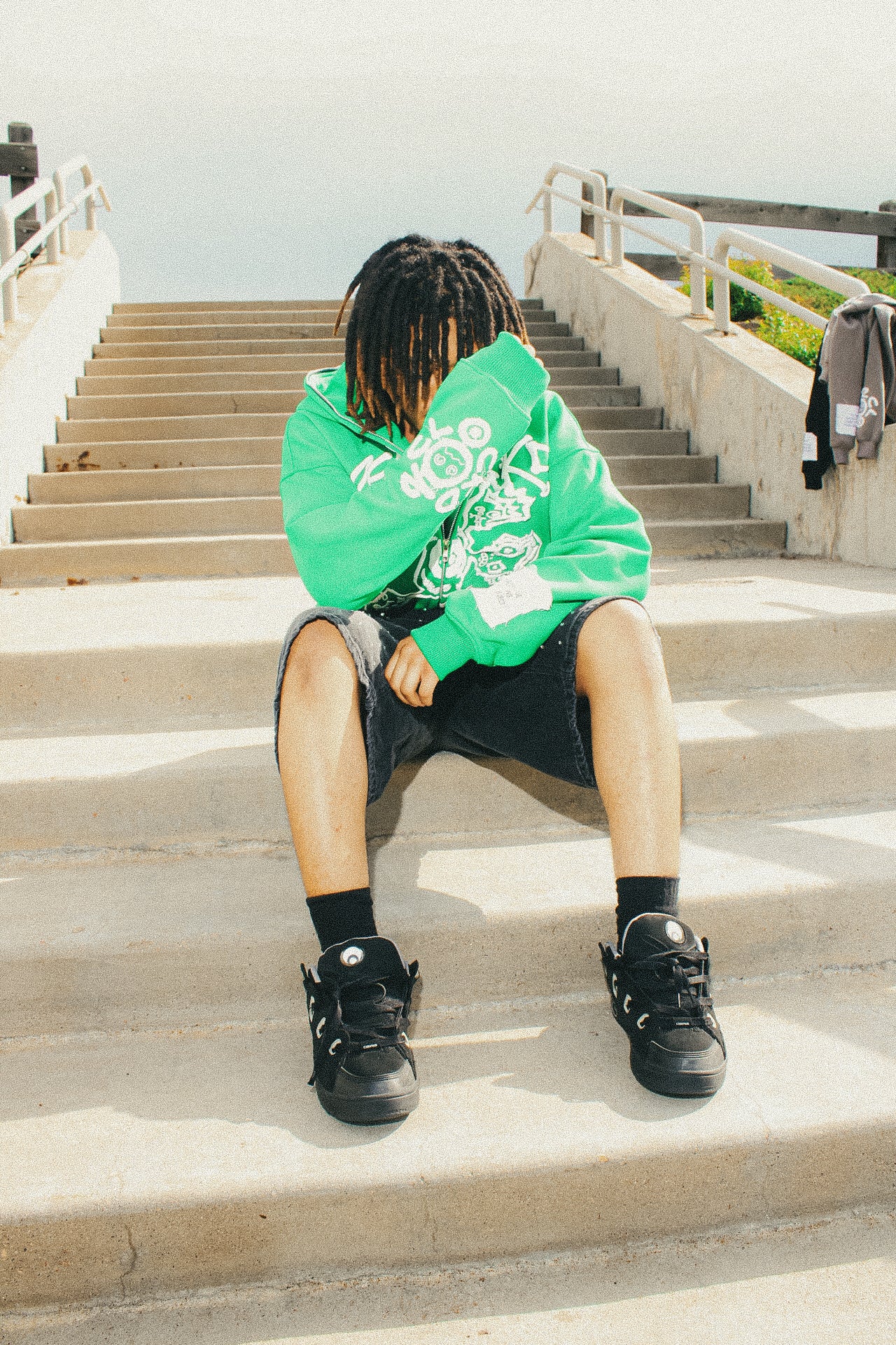 2CLOCKD "2FLY 4 U" CROPPED FULL ZIPUP HOODIE.