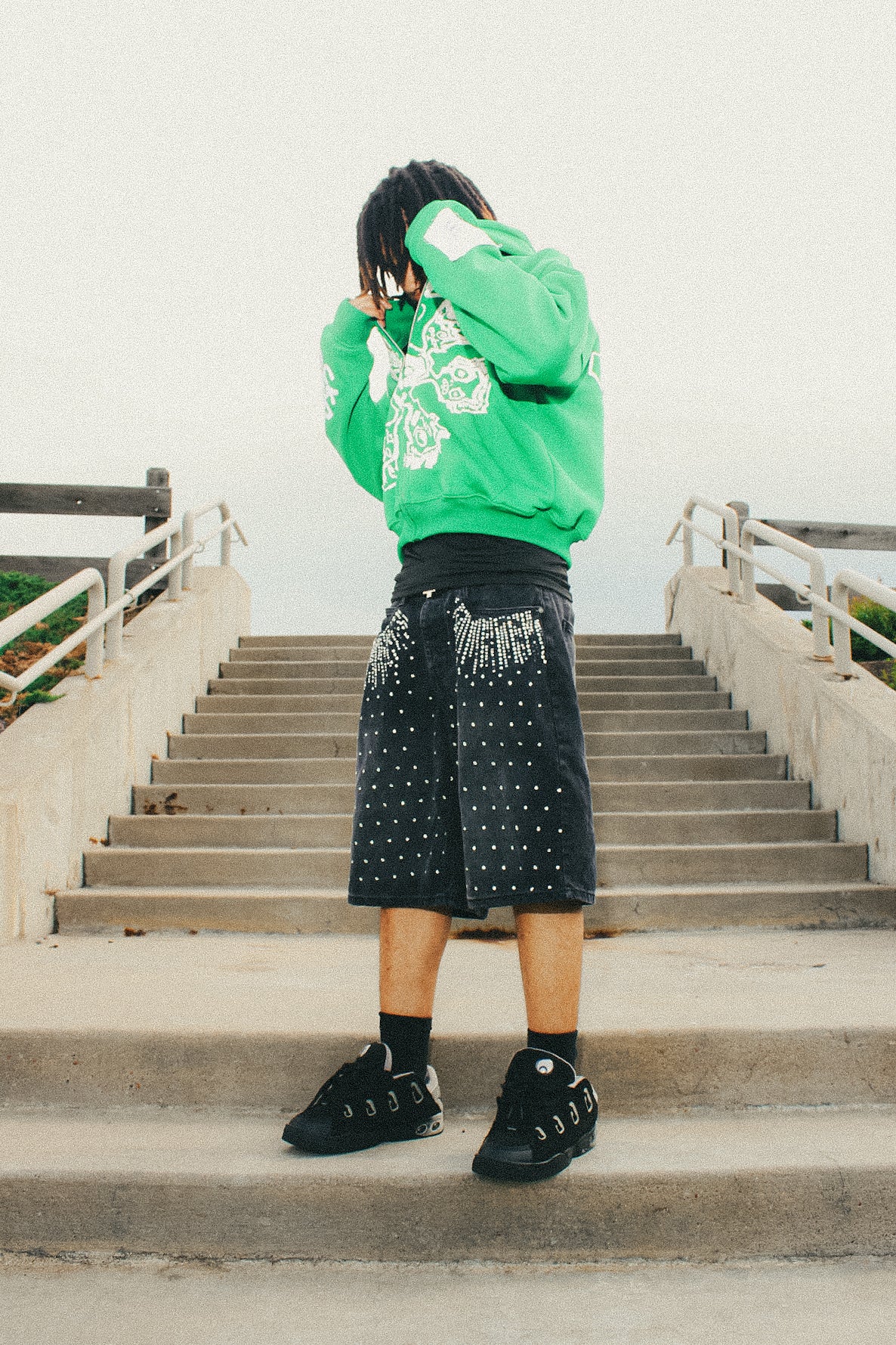 2CLOCKD "2FLY 4 U" CROPPED FULL ZIPUP HOODIE.