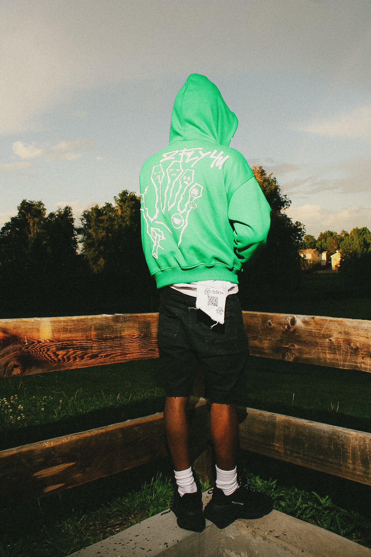2CLOCKD "2FLY 4 U" CROPPED FULL ZIPUP HOODIE.
